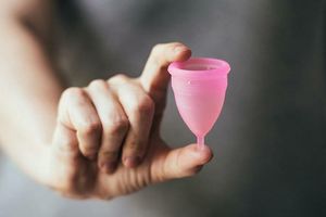 Как правильно пользоваться менструальной чашей